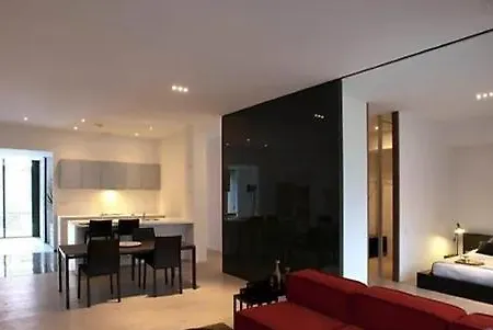 Magenta Apartment